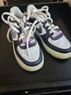 Nike Air Force 1 LV8 Big Kids' Shoes Sz2